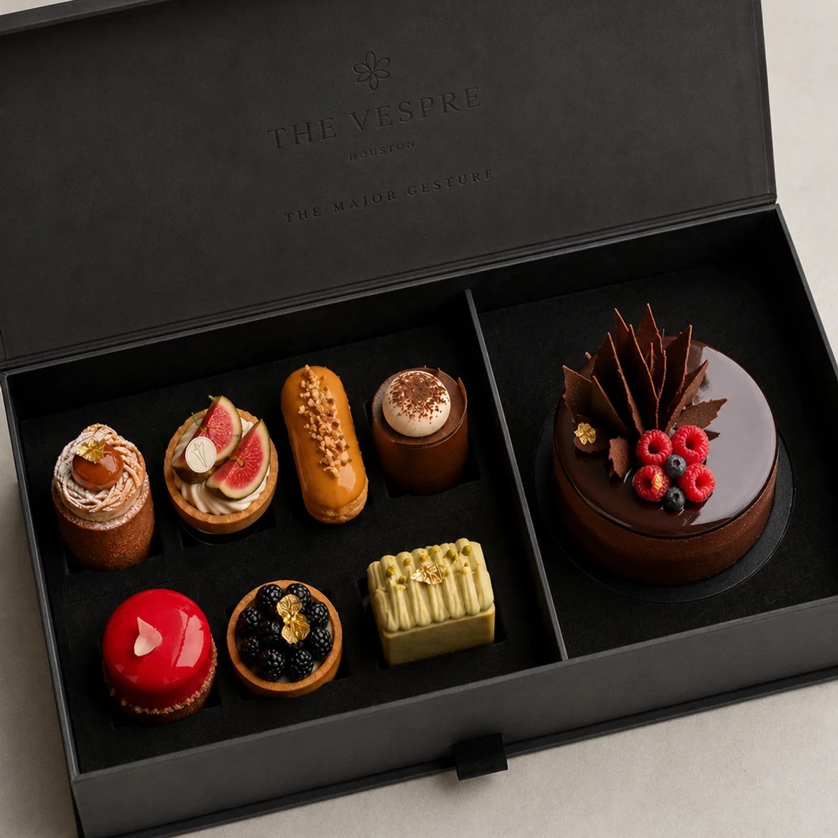 The Major — 7 pastries + 1 mini cake. A sentence with emphasis.